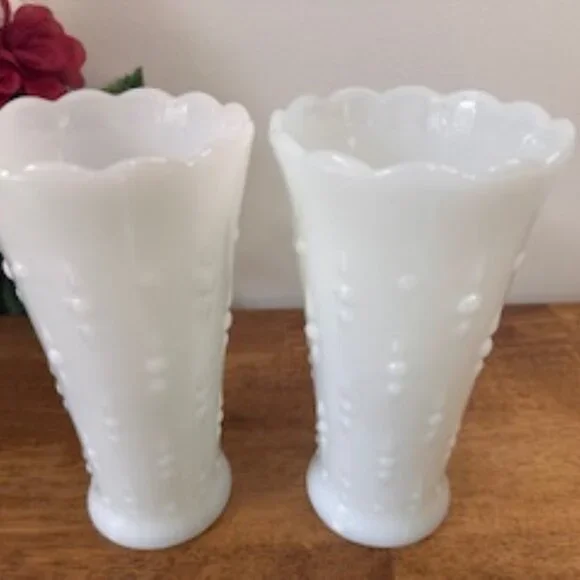 Pair of Vintage Hobnail Milk Glass Vases – Mid-Century Scalloped Rim Design - Picture 2 of 4